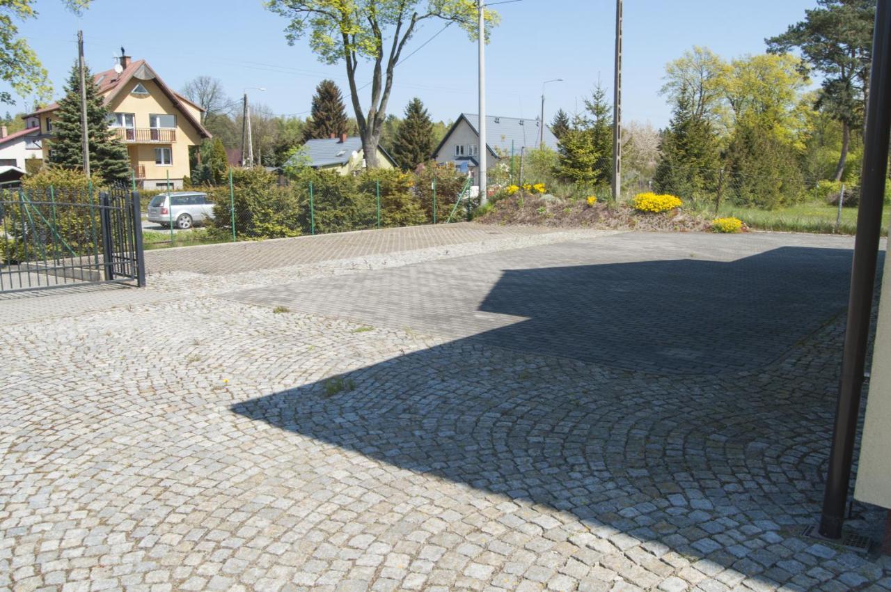 Jantar Pokoje I Domki U Reni Exterior photo