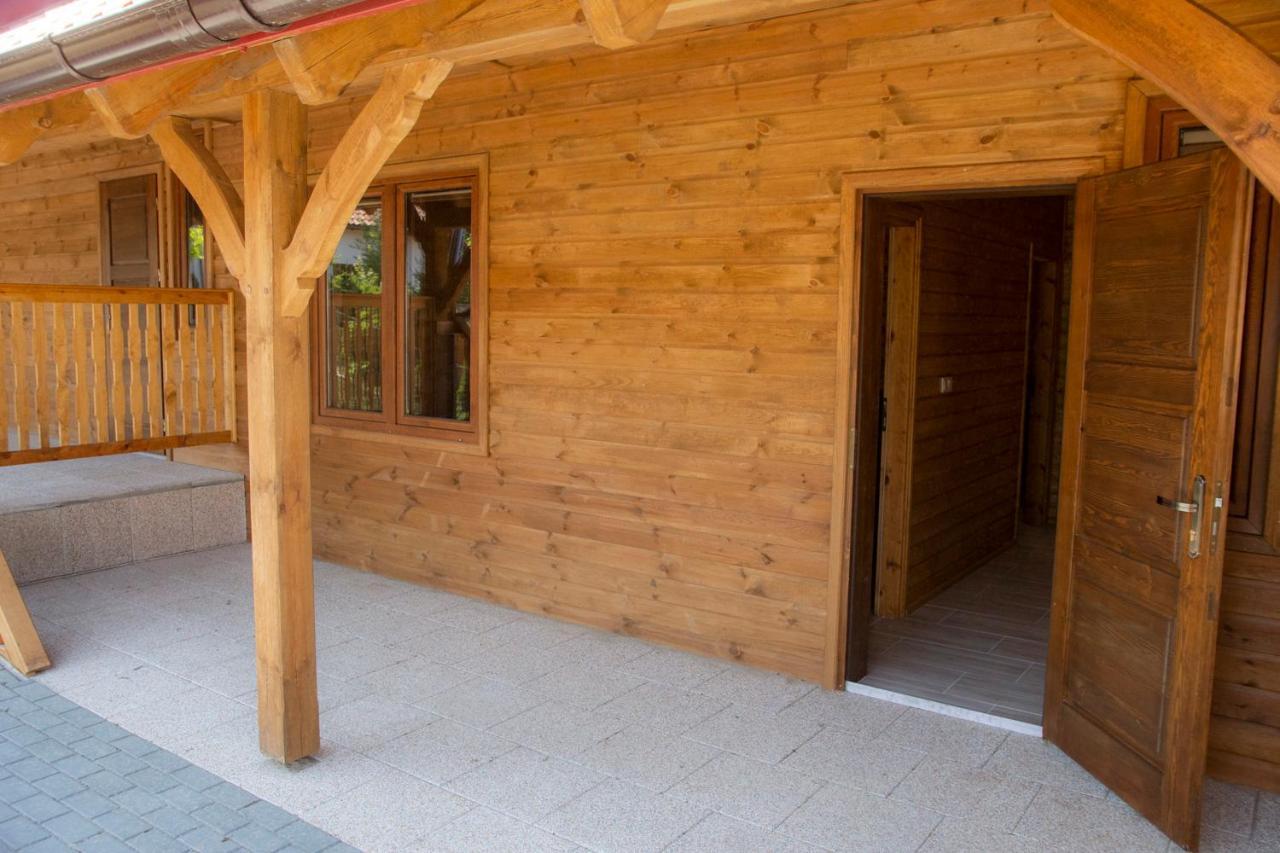 Jantar Pokoje I Domki U Reni Exterior photo