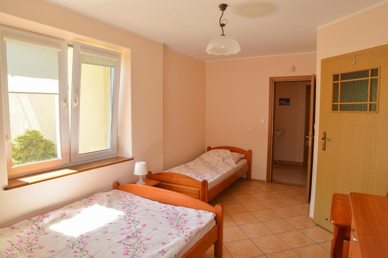 Jantar Pokoje I Domki U Reni Exterior photo