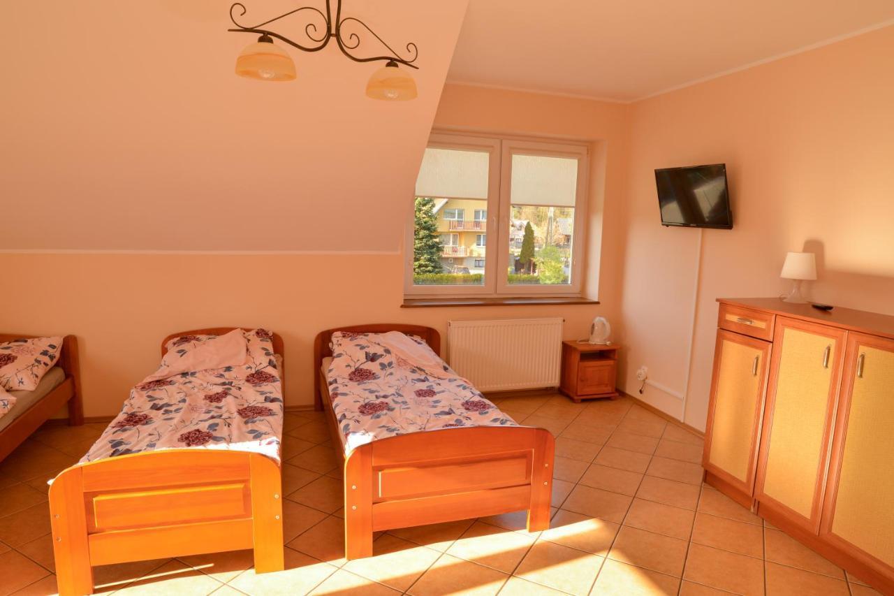 Jantar Pokoje I Domki U Reni Exterior photo
