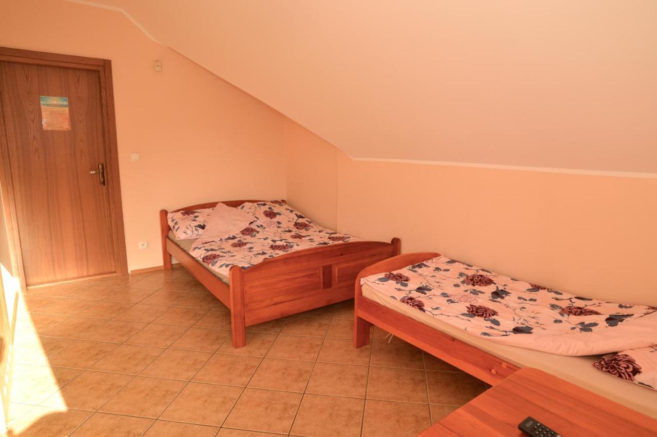 Jantar Pokoje I Domki U Reni Exterior photo