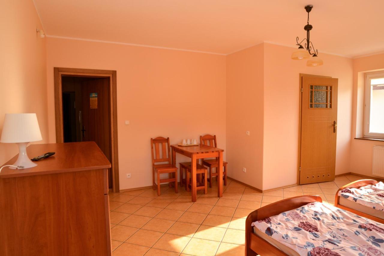 Jantar Pokoje I Domki U Reni Exterior photo