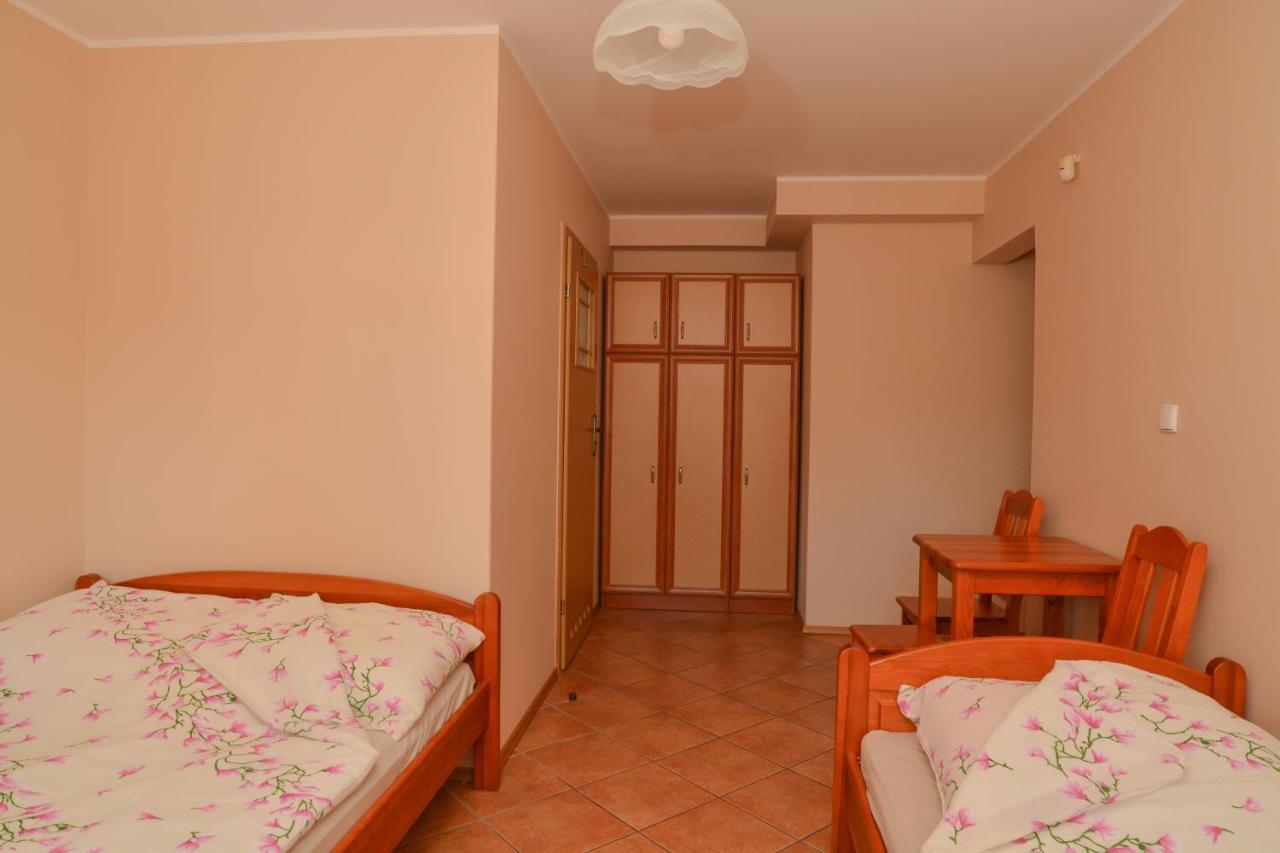 Jantar Pokoje I Domki U Reni Exterior photo
