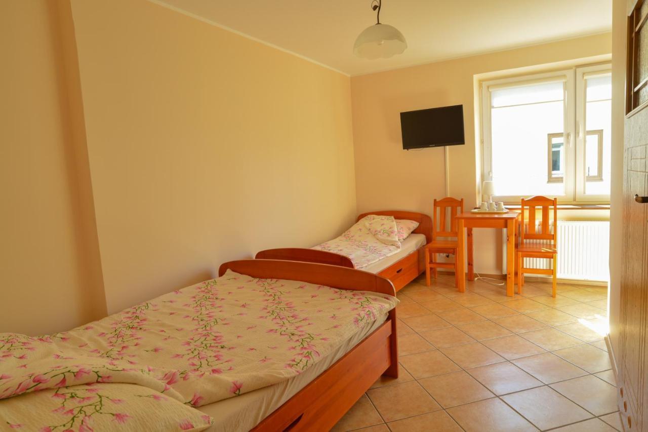 Jantar Pokoje I Domki U Reni Exterior photo